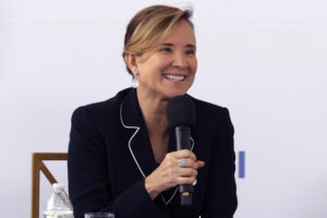 Fotografía de archivo del 30 de mayo de 2025 de la presidenta ejecutiva del Banco Centroamericano de Integración Económica (BCIE), Gisela Sánchez, hablando en una conferencia de prensa previo a la 65ª sesión ordinaria de Gobernadores del BCIE (Banco Centroamericano de Integración Económica) en Tegucigalpa (Honduras). EFE/ Gustavo Amador ARCHIVO