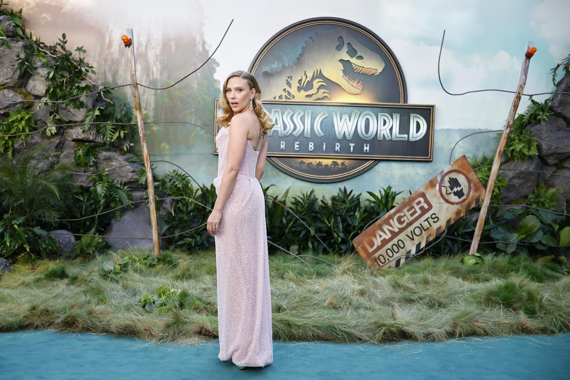 Scarlett Johansson en la reciente presentación de la nueva entrega de "Jurassic World". EFE/EPA/TOLGA AKMEN