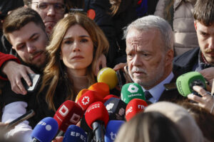 Antonio Camacho, abogado de Begoña Gómez, en declaraciones a los medios ante los Juzgados de Plaza de Castilla el 18 de diciembre de 2024. EFE/ Javier Lizon