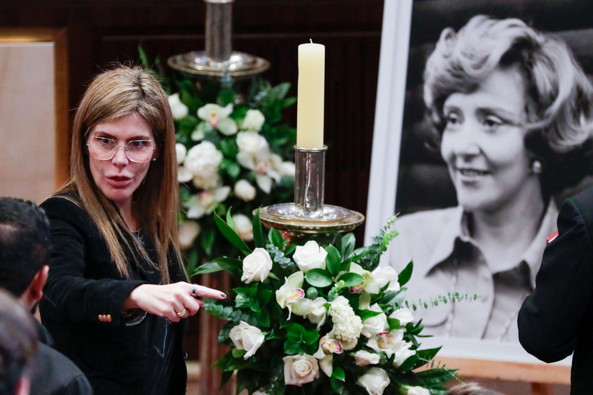 María Carolina Hoyos Turbay, nieta de la ex primera dama de Colombia Nydia Quintero, llega al Capitolio Nacional de Colombia para despedir a su abuela este lunes, en Bogotá (Colombia). EFE/ Carlos Ortega