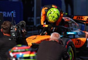 El inglés Lando Norris (McLaren) en el Gran Premio de Austria, el undécimo del Mundial de Fórmula Uno, que se disputa en el Red Bull Ring de Spielberg, en Estiria.EFE/EPA/ANNA SZILAGYI
