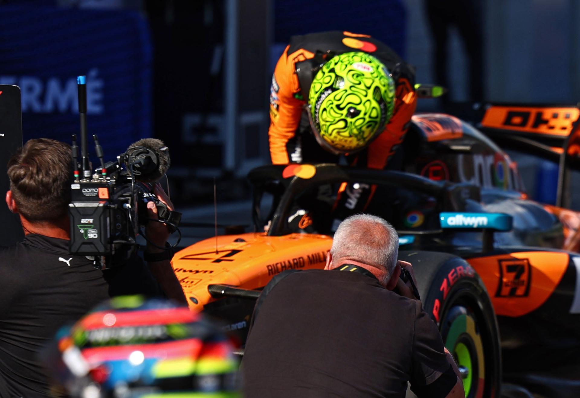 El inglés Lando Norris (McLaren) en el Gran Premio de Austria, el undécimo del Mundial de Fórmula Uno, que se disputa en el Red Bull Ring de Spielberg, en Estiria.EFE/EPA/ANNA SZILAGYI