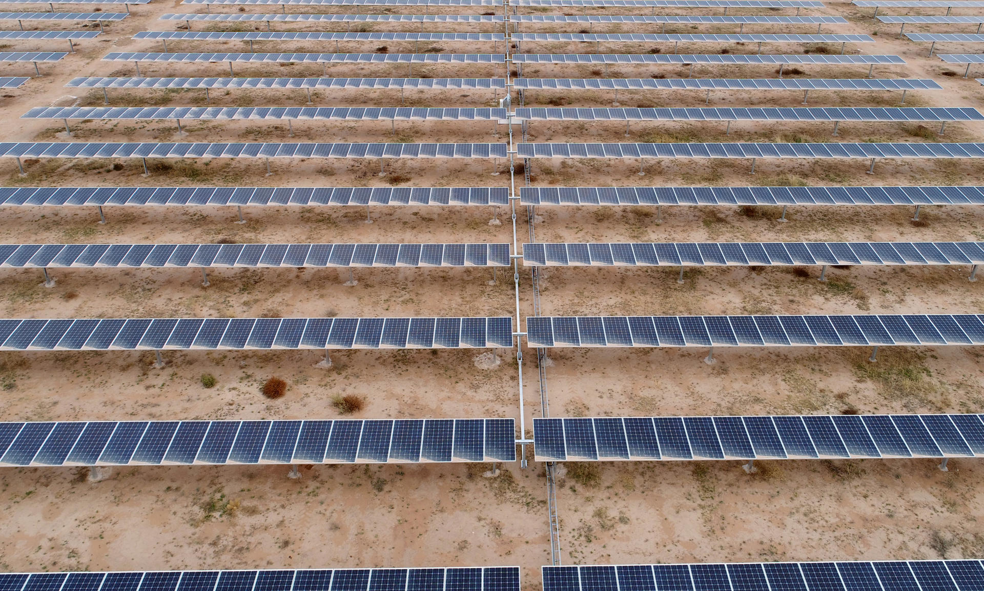 Fotografía de archivo del 27 de febrero de 2018, donde se observan paneles solares en el municipio de Villa de Arriaga, en San Luis Potosí (México). EFE/Ulises Andrade/ARCHIVO