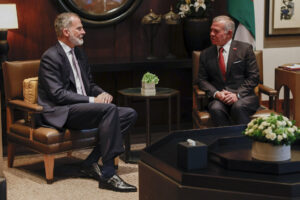 Imagen de archivo (06/10/2024) del rey Felipe VI y el rey Abdalá II de Jordania, durante el encuentro que celebraron en Amán. EFE/ Chema Moya