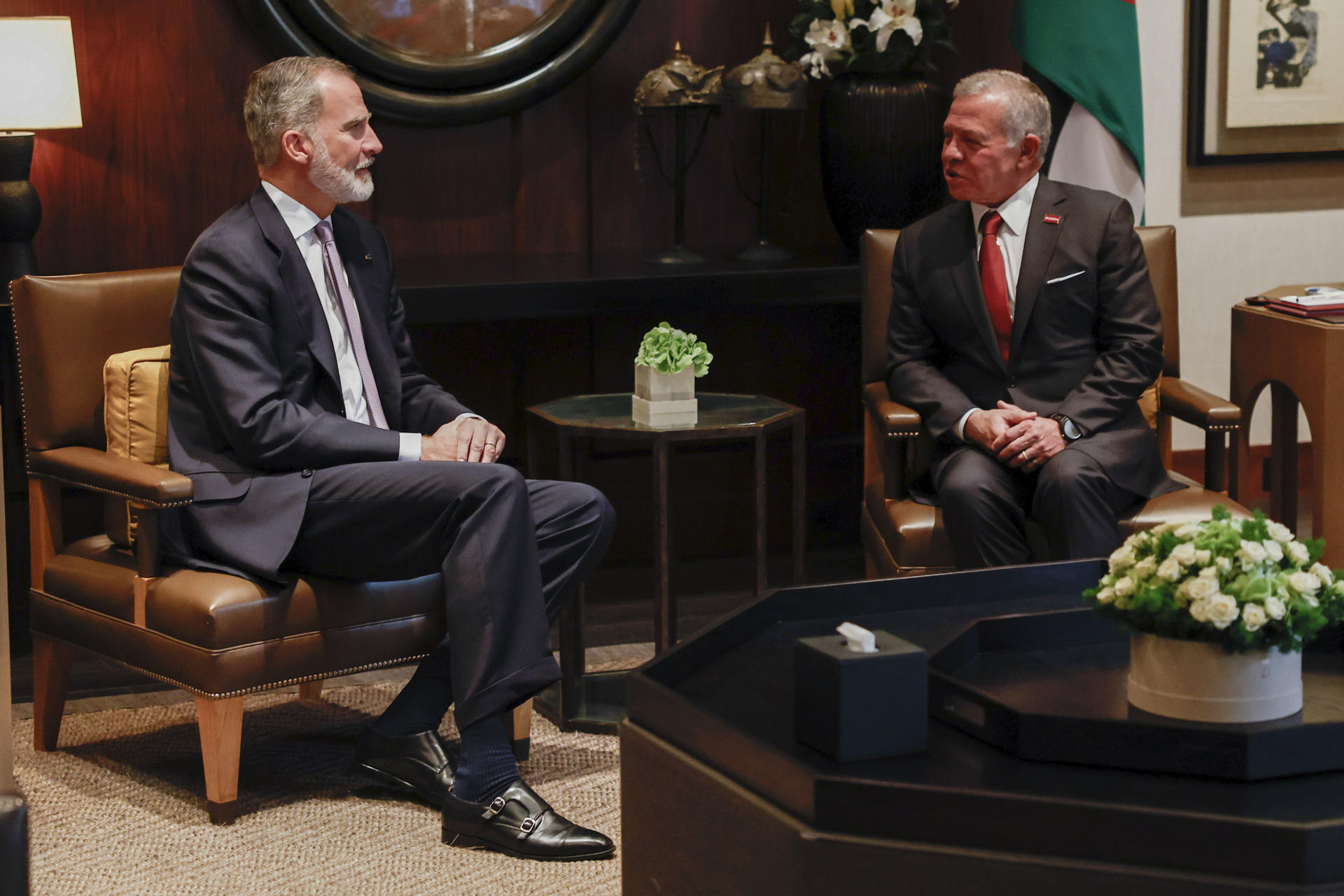 Imagen de archivo (06/10/2024) del rey Felipe VI y el rey Abdalá II de Jordania, durante el encuentro que celebraron en Amán. EFE/ Chema Moya