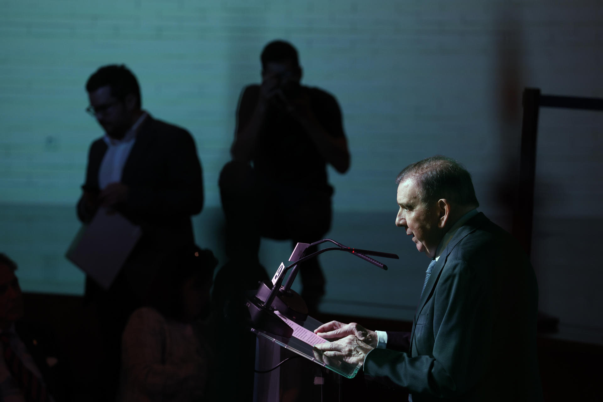 El opositor venezolano Edmundo González interviene en la presentación del 'Informe ICAM Estado de derecho y seguridad jurídica en Iberoamérica 2025', en el marco de la 'Cumbre Internacional ICAM 2025: Iberoamérica'. EFE/ Javier Lizón