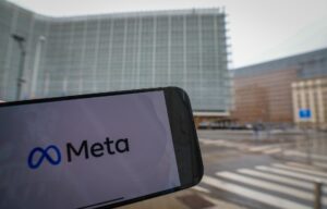 Un logotipo de la empresa Meta en un teléfono. EFE/EPA/OLIVIER HOSLET