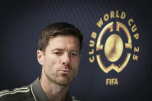 El técnico del Real Madrid, Xabi Alonso, participa en una rueda de prensa durante el Mundial de Clubes. EFE/ André Coelho
