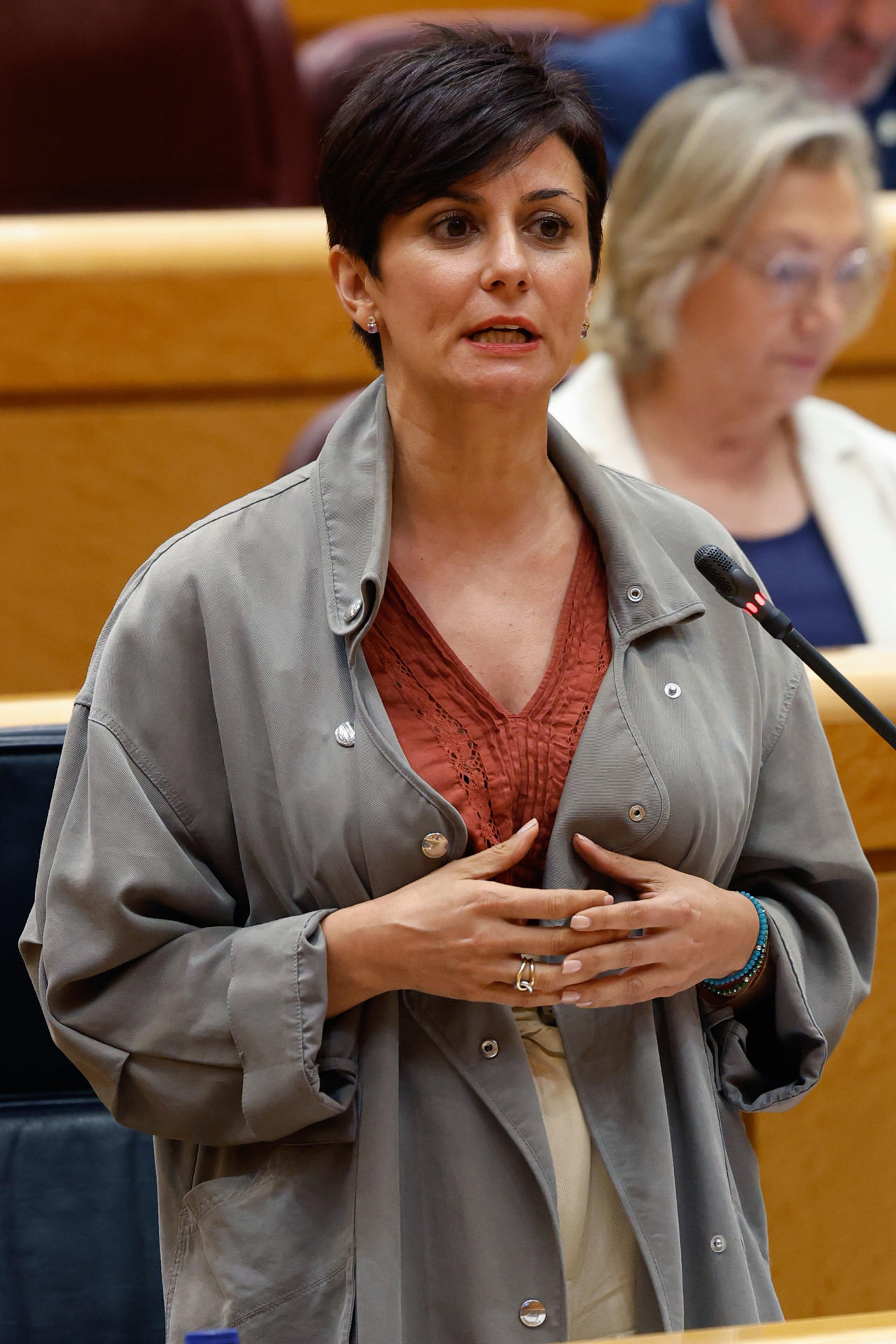 La ministra de Vivienda y Agenda Urbana, Isabel Rodríguez, interviene durante el pleno celebrado este martes en el Senado. EFE/J.P. Gandul