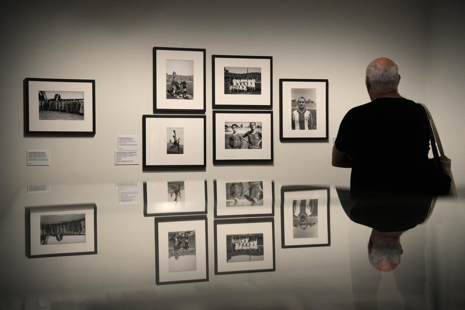 El centro KBr de la Fundación Mapfre rescata en una exposición la obra inédita del fotoperiodista leridano Joan Andreu Puig Farran, que reúne sus fotos tomadas durante 'La década convulsa', desde la Exposición Internacional de Barcelona hasta la Guerra Civil española , cuando sus obras son "equiparables a las de Robert Capa", según afirman los comisarios de la muestra. EFE/Alejandro García
