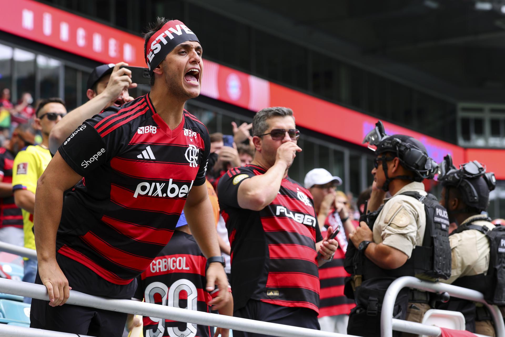Fanáticos del Flamengo apoyan a su equipo ante el Bayern Múnich en el Mundial de Clubes. EFE/CRISTOBAL HERRERA-ULASHKEVICH