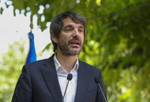 El ministro de Cultura, Ernest Urtasun este viernes en Granada. EFE/Pepe Torres.