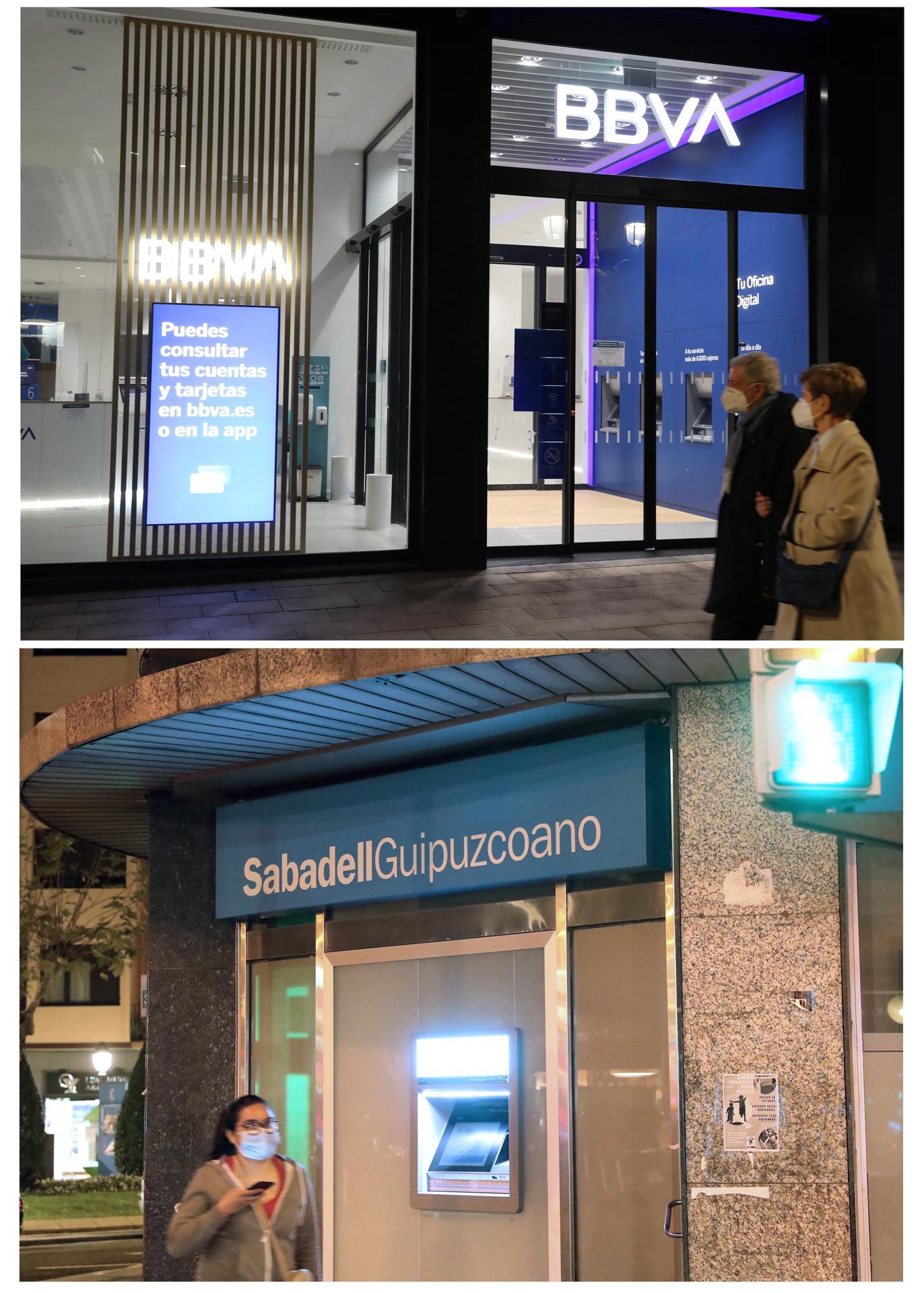 Combo de fotografías de una oficina del BBVA (arriba) y del Banco Sabadell (abajo) en una imagen de archivo. EFE/LUIS TEJIDO