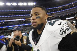 Fotografía de archivo del corredor Saquon Barkley, quien este martes ha mostrado confianza en la posibilidad de conquistar un nuevo Super Bowl con el campeón actual, Philadelphia Eagles. EFE/EPA/CAROLINE BREHMAN