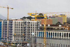 Imagen de una construcción de viviendas en Bilbao. EFE/Luis Tejido