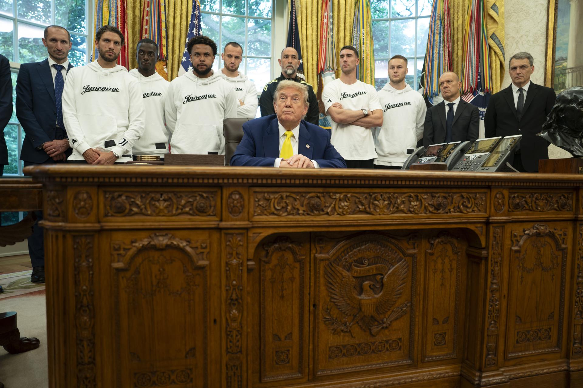El presidente estadounidense, Donald Trump, durante la recepción al Juventus este miércoles 19. EFE/EPA/KEN CEDENO / POOL