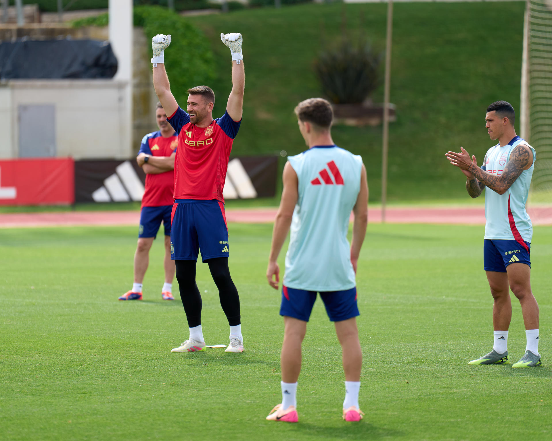 Unai Simón, durante el entrenamiento. EFE/RFEF/ Ángel Martínez