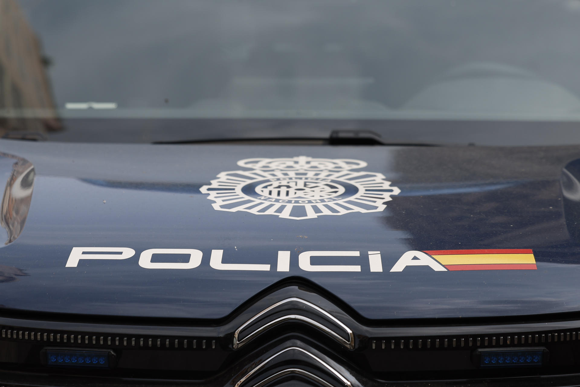 Imagen de archivo de un coche de la Policía Nacional. EFE/Mariscal