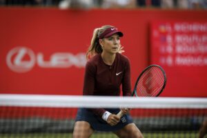 La tenista británica Katie Boulter en un partido de dobles del torneo de Queen's. EFE/EPA/TOLGA AKMEN