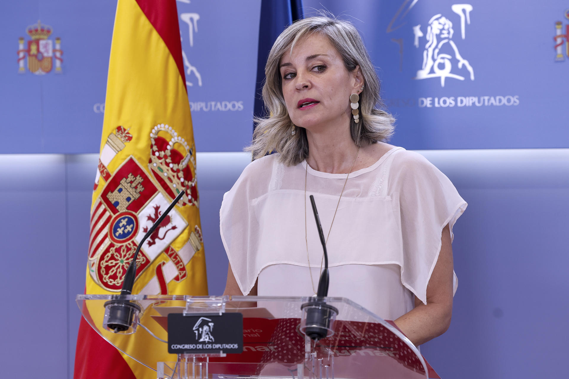 La portavoz de Sumar, Verónica Martínez durante la rueda de prensa ofrecida en el marco de las reuniones de la Mesa y la Junta de Portavoces, este martes en el Congreso. EFE/Chema Moya