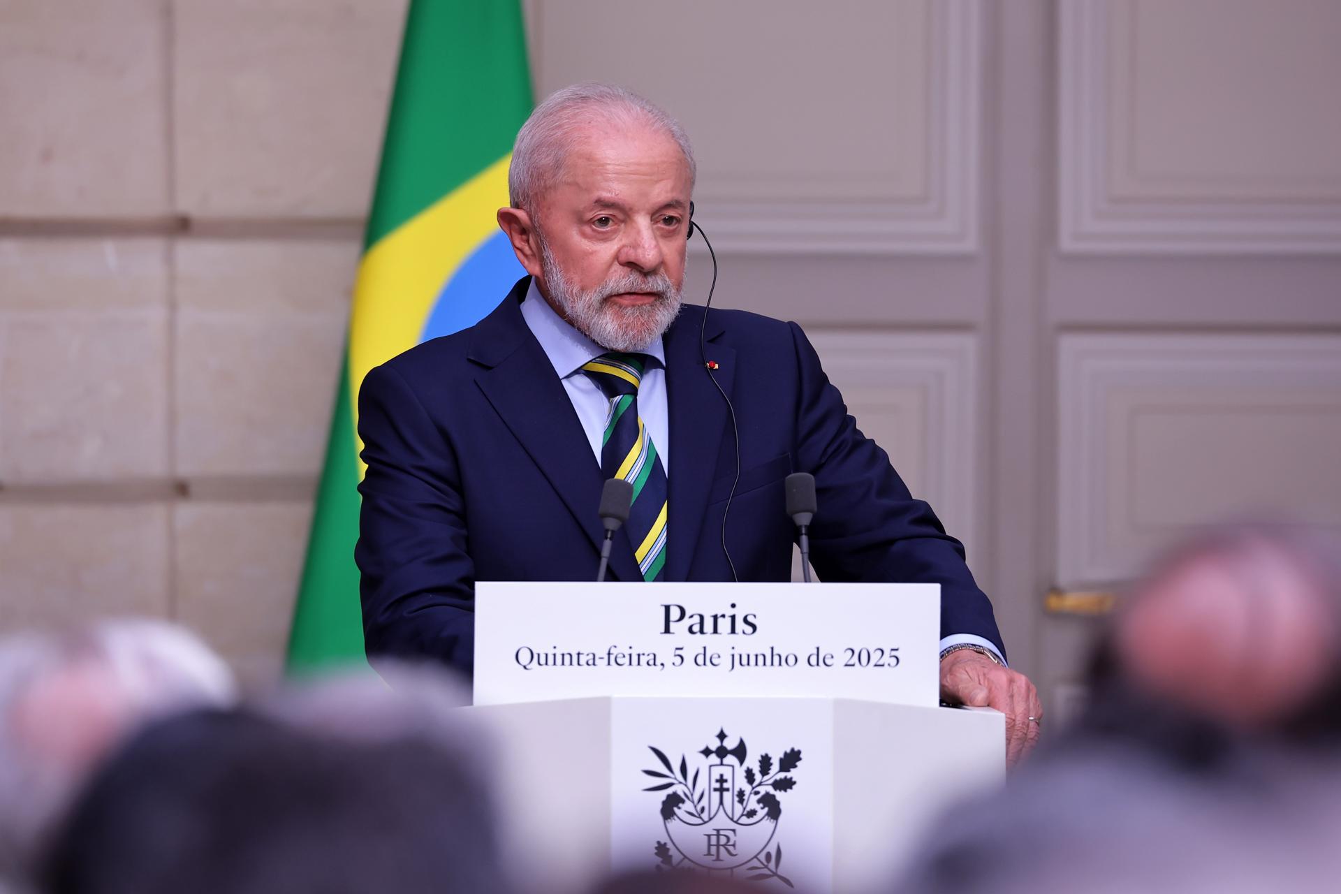El presidente de Brasil, Luiz Inácio Lula da Silva, durante la rueda de prensa junto a su homólogo francés, Emmanuel Macron. EFE/EPA/CHRISTOPHE PETIT TESSON / POOL