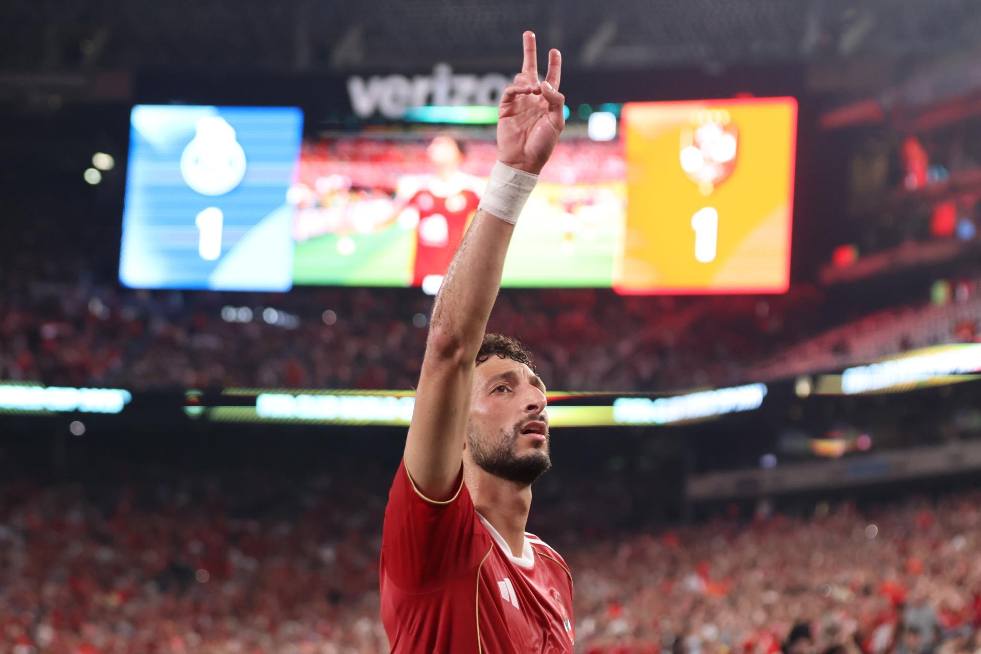 Wessam Abou Ali del Al Ahly celebra tras anotarle al Porto en el Mundial de Clubes. EFE/JUSTIN LANE