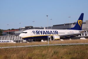 Fotografía de archivo de un Boeing 737-8200 MAX de la aerolínea Ryanair. EFE/EPA/OLIVIER HOSLET
