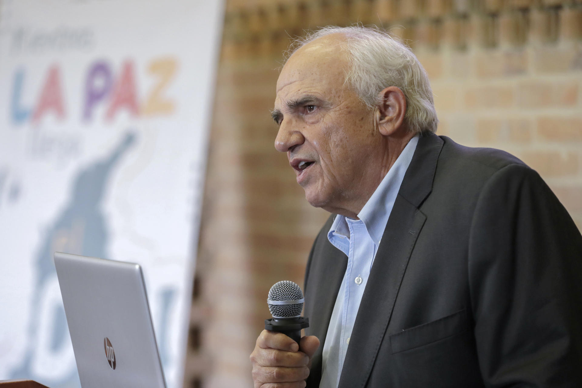 El expresidente de Colombia, Ernesto Samper, habla durante la presentación del informe La Paz ¿Cómo Vamos, este miércoles en Bogotá (Colombia). EFE/Carlos Ortega