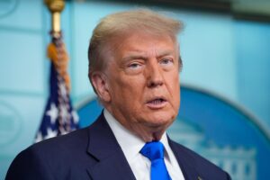 El presidente de EE.UU., Donald Trump durante una rueda de prensa en la Casa Blanca en Washington (EE.UU.). EFE/EPA/YURI GRIPAS / POOL