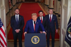 El presidente de Estados Unidos, Donald Trump, pronuncia un discurso a la nación, este sábado, 21 de junio, en la Casa Blanca, en Washington DC (EE.UU.) EFE/Carlos Barria/Pool