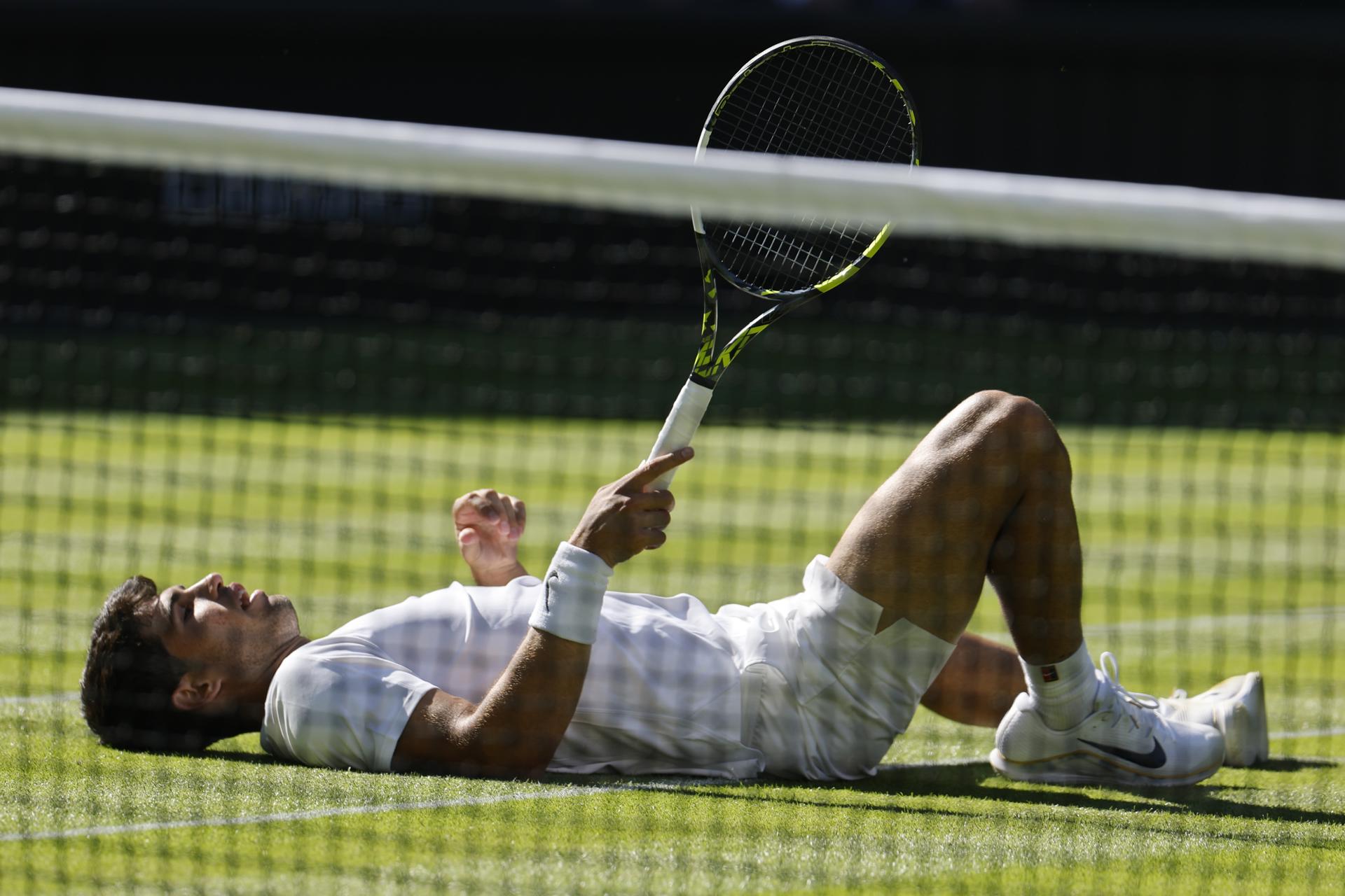 El español Carlos Alcaraz, defensor del título, en su debut debutó en Wimbledon, EFE/EPA/TOLGA AKMEN
