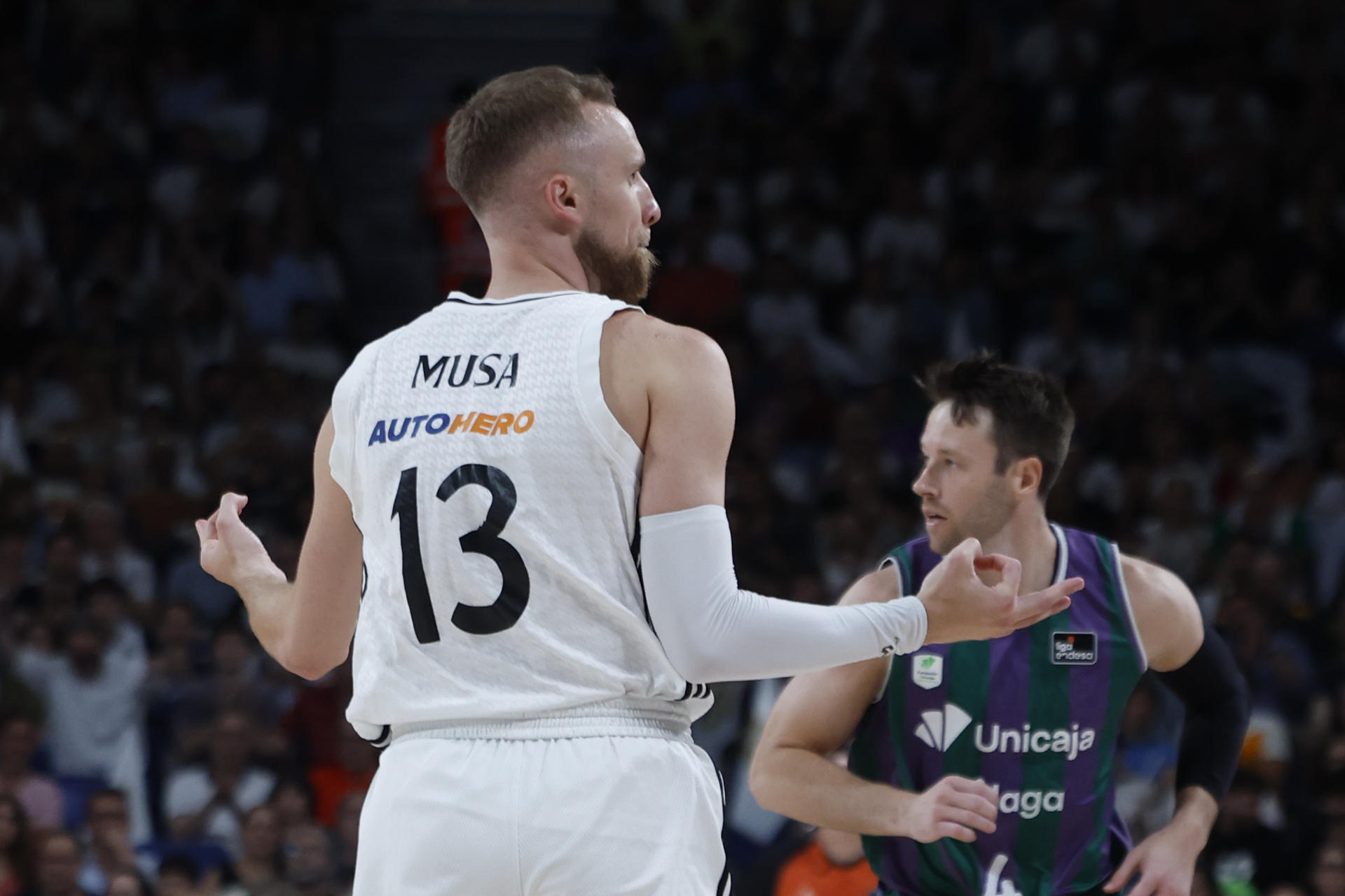 El alero bosnio del Real Madrid, Dzanan Musa, durante el primer partido de la semifinal de la Liga Endesa que Real Madrid y Unicaja Málaga disputan este miércoles en el Movistar Arena de Madrid. EFE/Juanjo Martín.