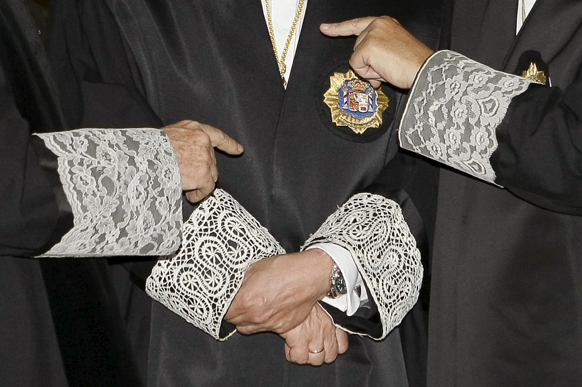 Detalle de las togas de unos jueces.EFE/Archivo/Ballesteros