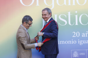 El ministro de la Presidencia, Justicia y Relaciones con las Cortes, Félix Bolaños (d), entregará la Gran Cruz de la Orden de San Raimundo de Peñafort al ex presidente José Luis Rodríguez Zapatero (i) este viernes durante el acto 'Orgullo y Justicia' para conmemorar el Día Nacional del Orgullo LGTBI y el 20 aniversario del matrimonio igualitario, en Madrid. EFE/ Gandul