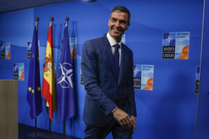 El presidente del Gobierno de España, Pedro Sánchez, ofrece una rueda de prensa en el marco de la cumbre de la OTAN que se celebra, este miércoles, en La Haya, Países Bajos. EFE/ J.J. Guillén