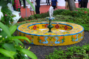 Fotografía de una fuente de estilo sevillano este martes, en el Palacio de las Garzas en Ciudad de Panamá (Panamá). EFE/ Gabriel Rodríguez