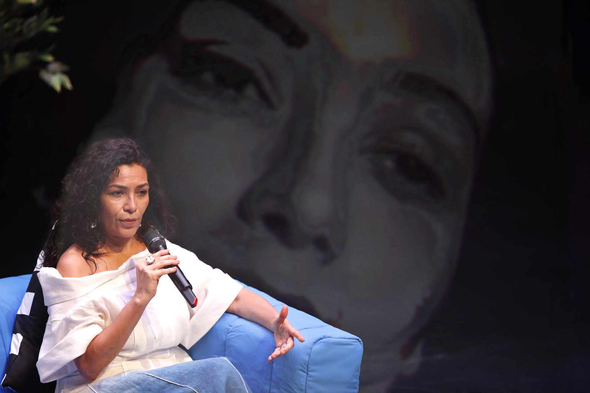 La actriz mexicana Dolores Heredia habla este domingo, en el marco del 40 Festival Internacional de Cine en Guadalajara (FICG) en Jalisco (México). EFE/ Francisco Guasco