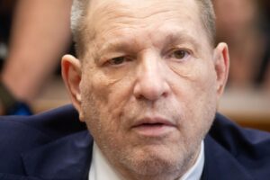 El exproductor de cine Harvey Weinstein aparece en la sala del tribunal, en Manhattan, Nueva York, EE.UU., el 10 de junio de 2025. EFE/Michael Nagle/Bloomberg / POOL