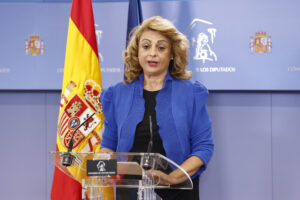 La portavoz de Coalición Canaria, Cristina Valido, ofrece una rueda de prensa, este miércoles, en el Congreso de los Diputados tras reunirse con el presidente del Gobierno, Pedro Sánchez. EFE/Rodrigo Jiménez