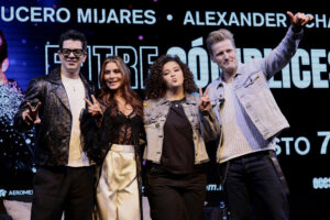 Desde la izquierda los cantantes mexicanos Yahir, María León, Lucero Mijares y Alexander Acha posan durante la promoción del concierto ‘Entre cómplices’ este martes, en Ciudad de México (México). Cuatro cantantes mexicanos se han unido para impulsar y reforzar la presencia del pop local, con un concierto el 7 de agosto en el Auditorio Nacional. EFE/ José Méndez