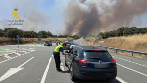 La Guardia Civil ha procedido al corte total de la autovía A-58, que comunica Cáceres y Trujillo, entre los kilómetros 20 y 35 debido a un incendio originado esta mañana en las proximidades de Plasenzuela. EFE/ Guardia Civil***SOLO USO EDITORIAL/SOLO DISPONIBLE PARA ILUSTRAR LA NOTICIA QUE ACOMPAÑA (CRÉDITO OBLIGATORIO)***