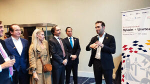 El ministro de Economía, Carlos Cuerpo, visita este jueves Houston junto a una delegación de inversores españoles interesados en las oportunidades del mercado en el estado de Texas, que con su política de muy bajos impuestos se ha convertido en un foco de interés empresarial. EFE/Carlos Cuerpo vía X