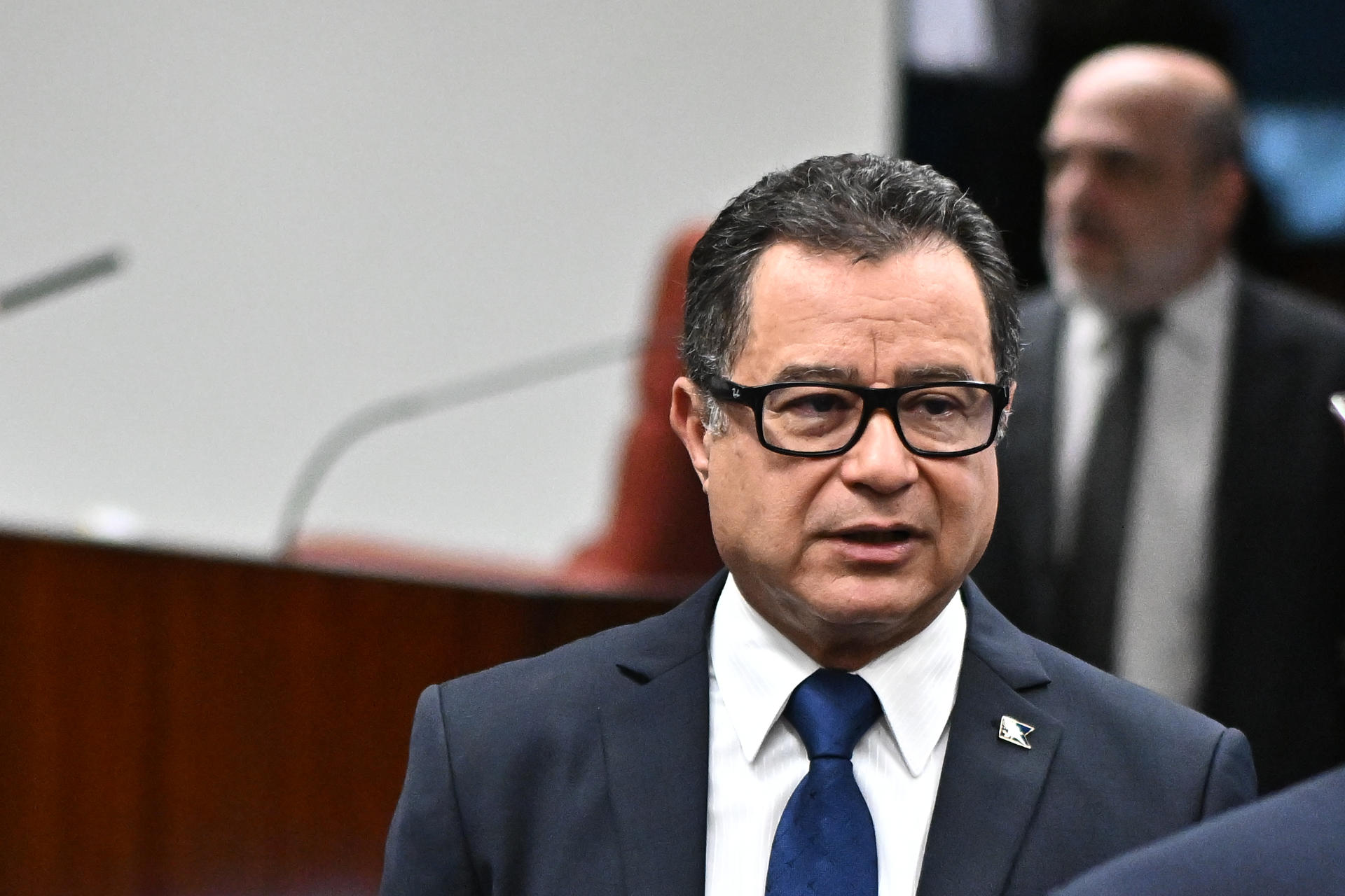 El almirante Almir Garnier, excomandante de la Marina brasileña, participa en la segunda sesión de interrogatorio ante el Tribunal Supremo este martes, en Brasilia (Brasil). EFE/ Andre Borges