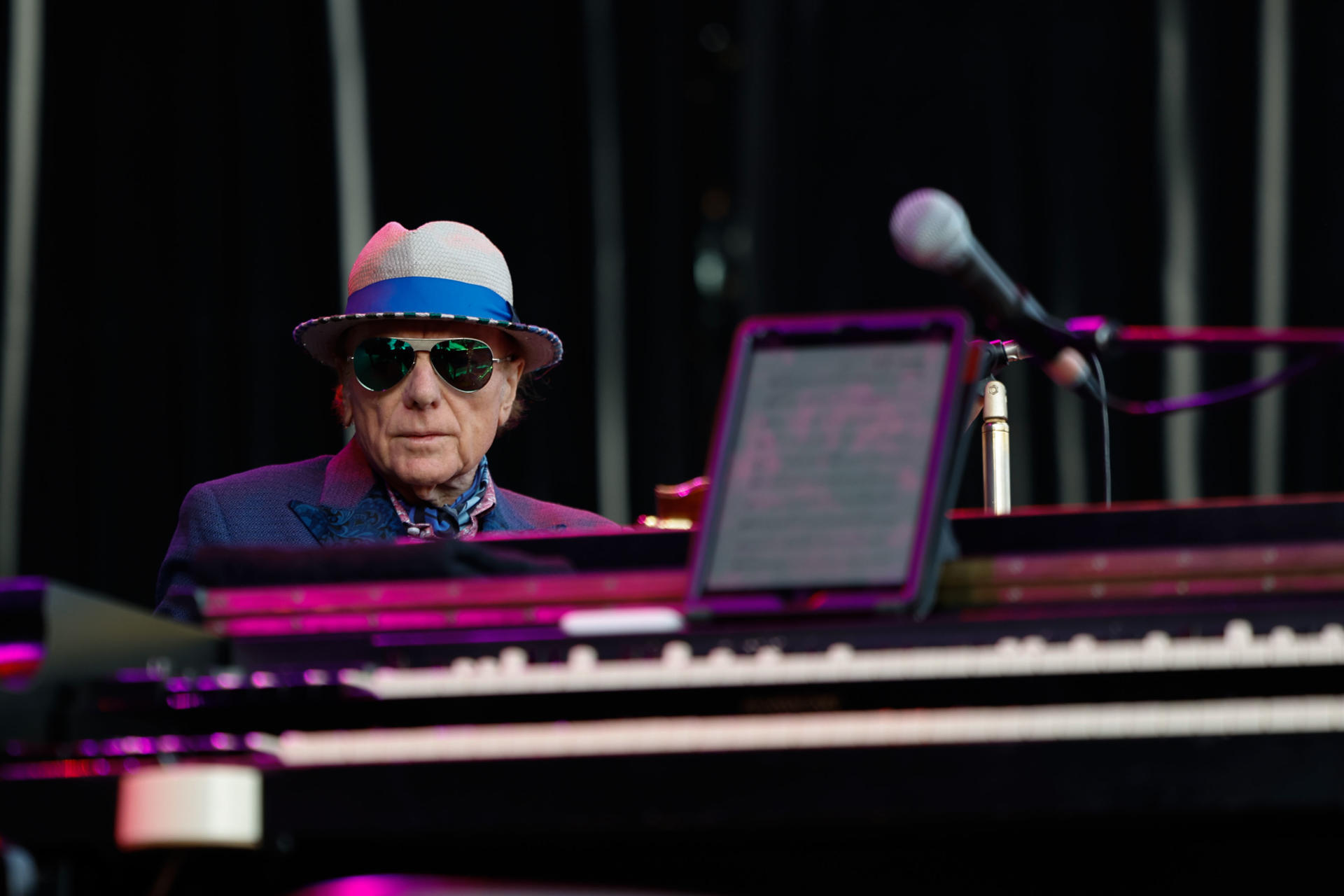 El cantante y compositor británico Van Morrison, durante el concierto de Las Noches del Botánico celebrado este miércoles en el Real Jardín Botánico Alfonso XIII, en Madrid. EFE/Sergio Pérez