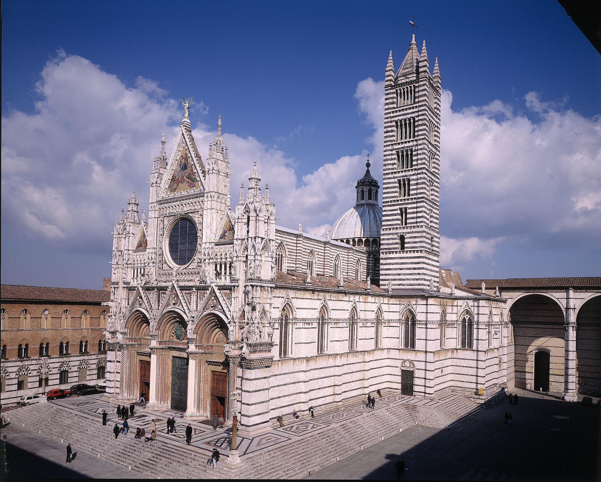 SIENA (ITALIA) , 25/06/2025.- La catedral de la ciudad italiana de Siena ha comenzado este miércoles el ritual para descubrir su pavimento de mármol, que permanece cubierto la mayor parte del año para su conservación, y que por primera vez muestra un mosaico dedicado a la Esperanza, oculto desde que fue diseñado en 1870. EFE/Obra de la Catedral de Siena SOLO USO EDITORIAL/SOLO DISPONIBLE PARA ILUSTRAR LA NOTICIA QUE ACOMPAÑA (CRÉDITO OBLIGATORIO)