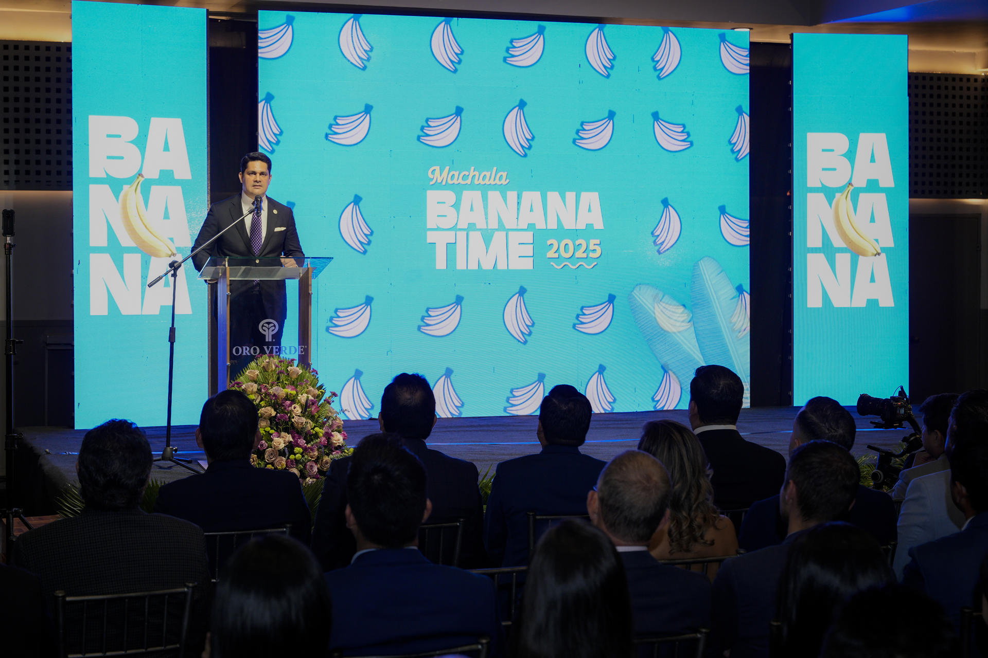 El presidente del directorio de la Asociación de Exportadores de Banano del Ecuador (AEBE), Jorge Encalada, habla durante la inauguración de la convención 'Banana Time Machala 2025', este martes en Machala (Ecuador). EFE/ AEBE