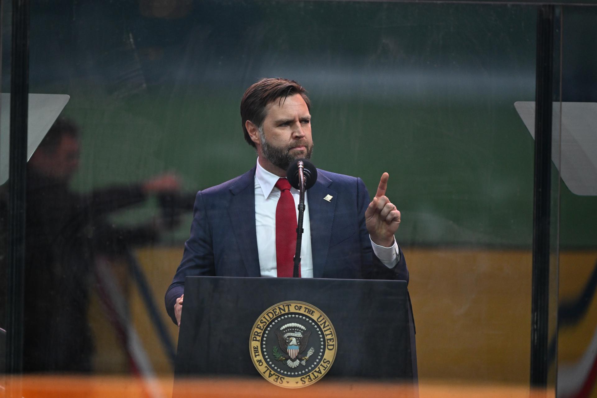 Fotografía del 14 de junio de 2025 del vicepresidente de EE.UU., JD Vance.  EFE/KENNY HOLSTON / POOL
