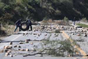 Fotografía de los bloqueos de vías en Bolivia. EFE/ Luis Gandarillas