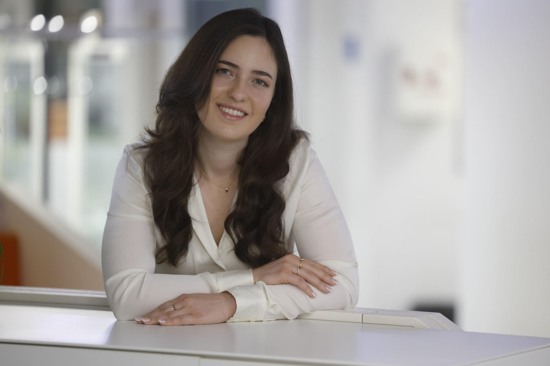 Gabriela Asturias, que ha sido reconocida en España con el Premio Internacional Princesa de Girona en la categoría de Investigación, cruzó fronteras para formarse en Estados Unidos como médica, investigadora y emprendedora, pero nunca rompió el hilo que la ataba a Guatemala y devolver al país centroamericano una parte de su formación y de su empeño por democratizar el acceso a la salud de todas las sociedades, por vulnerables que sean. EFE/ Juan Carlos Hidalgo