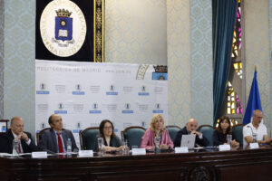 La vicerrectora de Estudiantes de la Universidad Politécnica de MAdrid (UPM), Isabel Carrillo (c), durante la rueda de prensa en la que los rectores han dado a conocer los resultados de la Prueba de Acceso a la Universidad (PAU), este viernes. El 95,5 % de los estudiantes madrileños ha aprobado la nueva PAU. EFE/Mario Morón